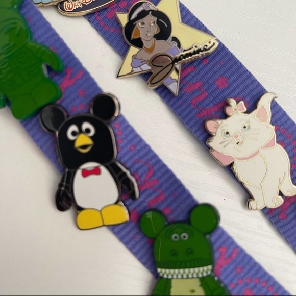 Tinkerbell Pin Trading Lanyard with Pins & Limited Release Lilo & Stitch Key - Picture 2 of 16